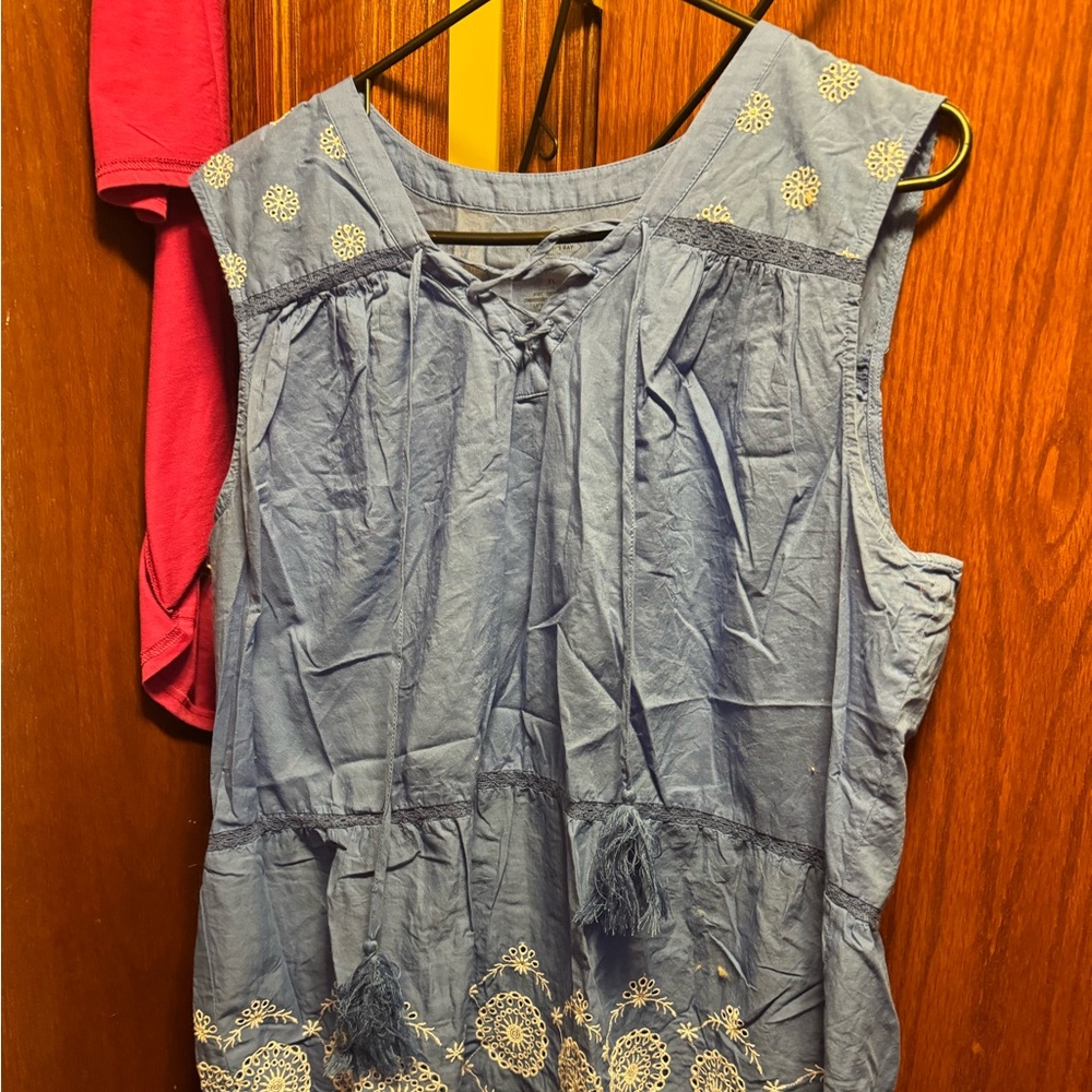 - - St. John’s bay sleeveless blousee EUC size Xl